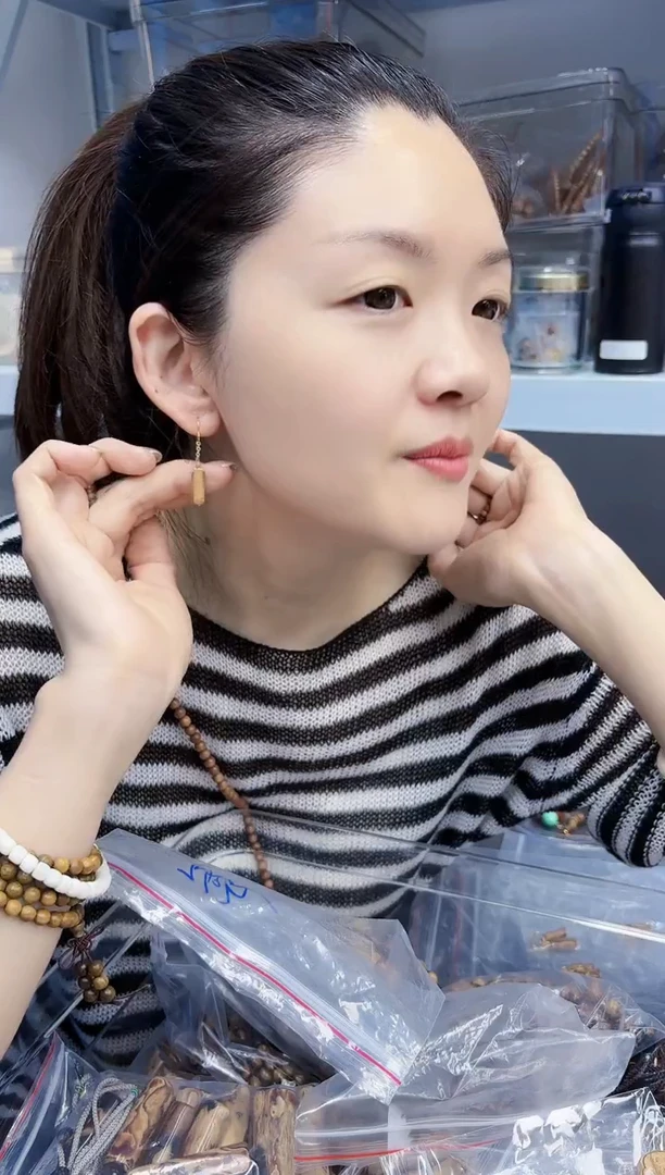 檀香木老山檀柱状耳坠一对