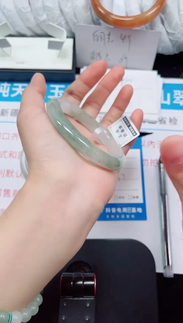未镶嵌手镯石英质玉200-57/58
