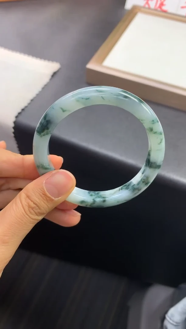 未镶嵌手镯翡翠退货需手镯吊牌标签完好