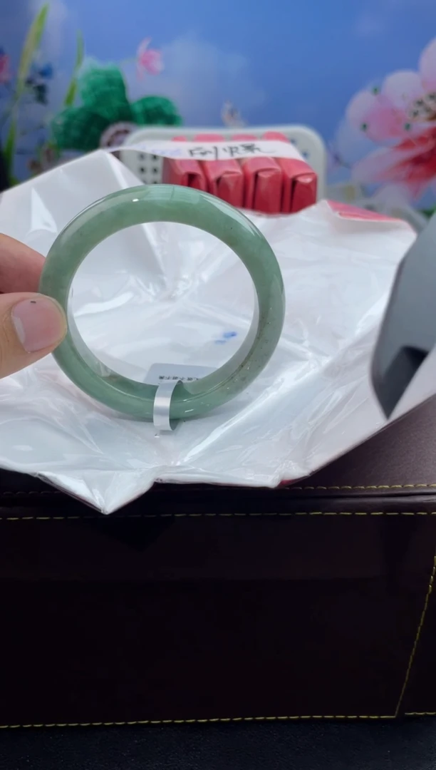 翡翠手镯未镶嵌10翡翠手镯（微瑕）