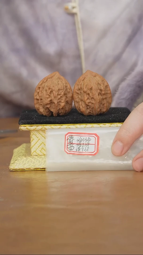 把件文玩核桃赤龙鸡心