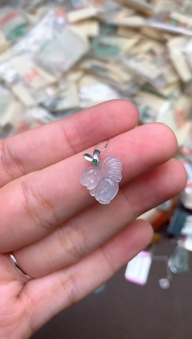 18K金镶嵌挂件翡翠 —