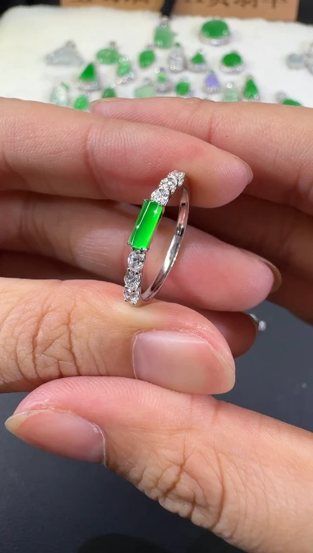 18K金镶嵌戒指翡翠A****傅C198|23800