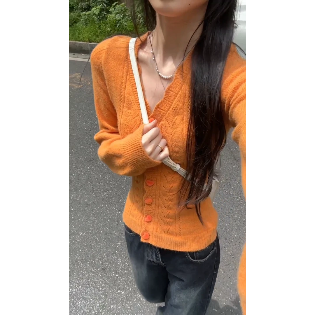 早秋新款多巴胺V领针织长袖上衣洋气时髦牛仔裤两件套