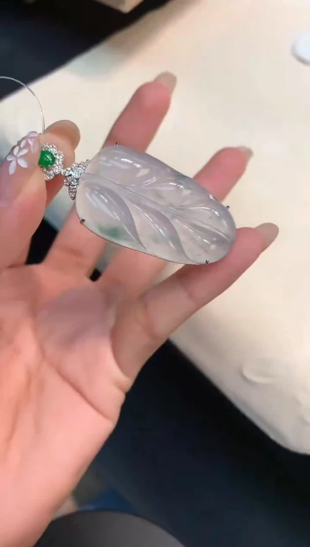 颈饰18K金镶嵌翡翠1