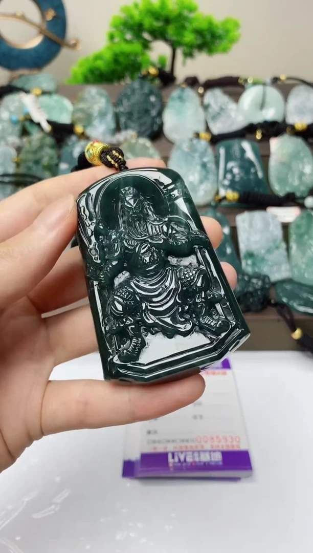 翡翠未镶嵌颈饰