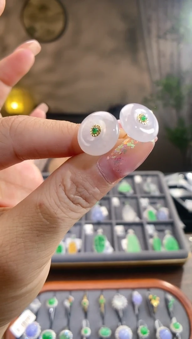 翡翠18K金镶嵌吊坠(不含链)耳饰一对