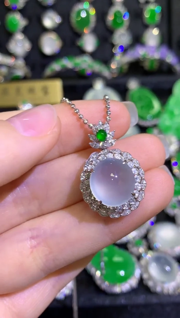 【闪购商品】翡翠颈饰18K金镶嵌玻璃种蛋面不封底