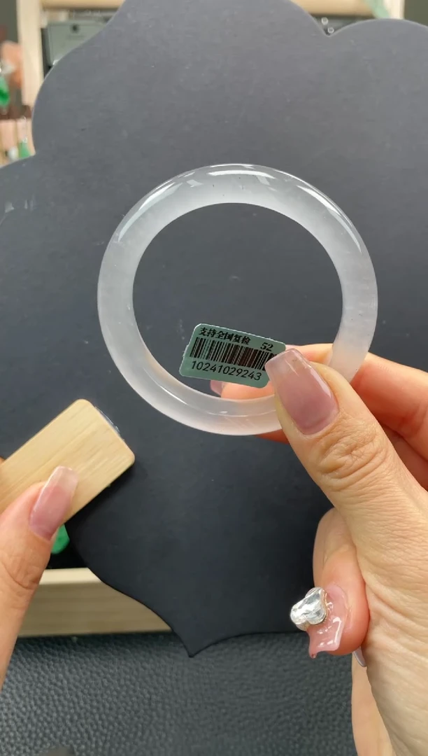 【闪购商品】石英质玉手镯未镶嵌口径52+