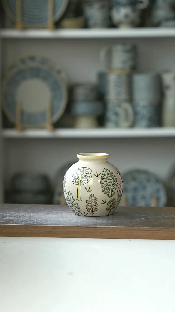 陶瓷微瑕出日浮雕花朵花瓶4.5*8cm@4-2@