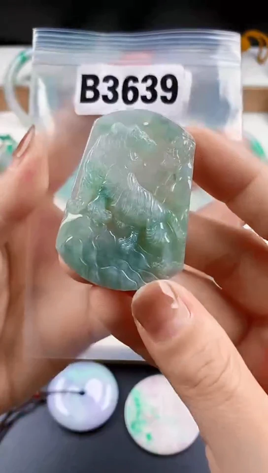 颈饰未镶嵌翡翠天然翡翠吊坠·挂件