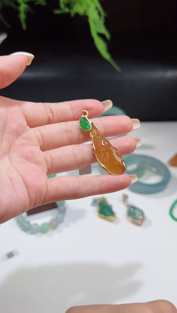 颈饰18K金镶嵌翡翠【小四】