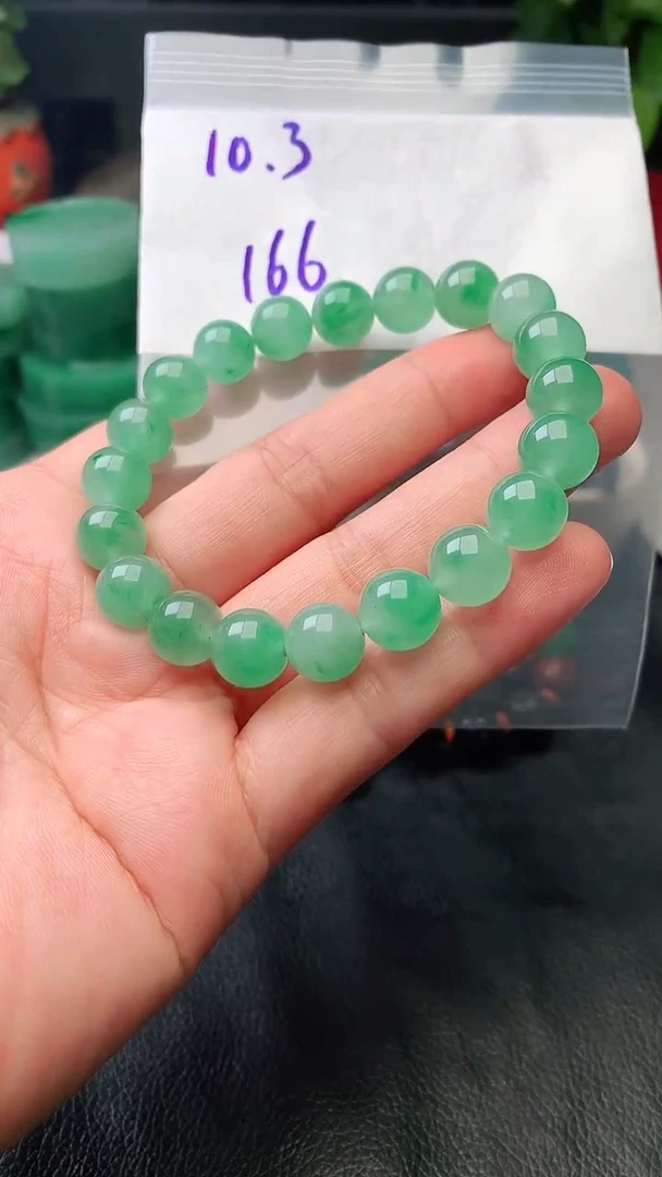 定制石英质玉（非洲翠）手串10.3mm