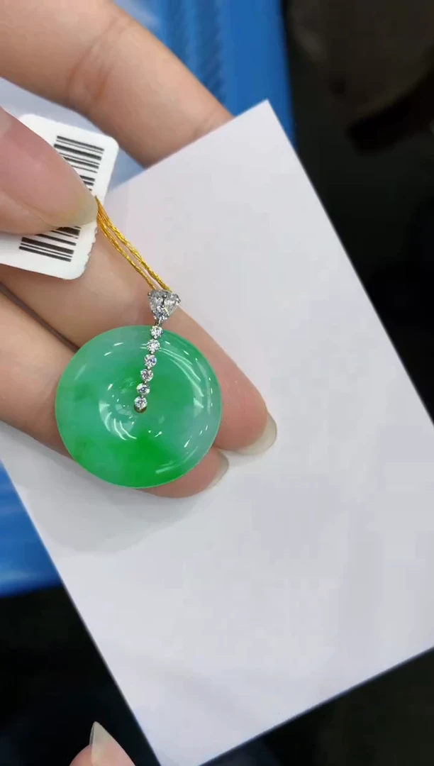 【闪购商品】翡翠颈饰18K金镶嵌8888888888