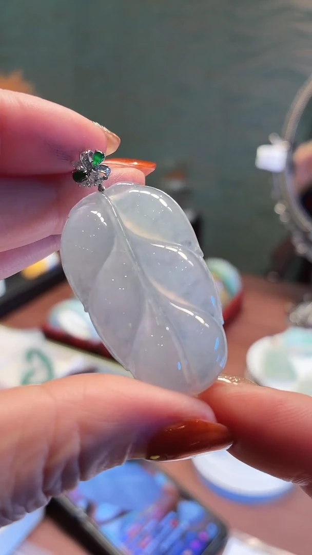 颈饰18K金镶嵌翡翠叶子吊坠18k金扣头