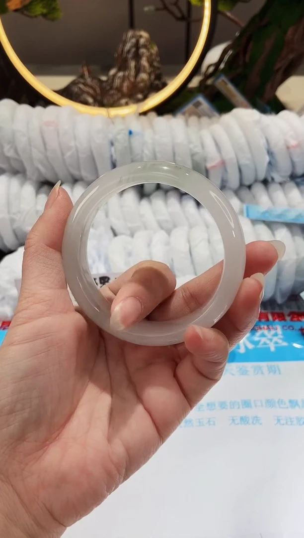 【闪购商品】石英质玉手镯未镶嵌58-58