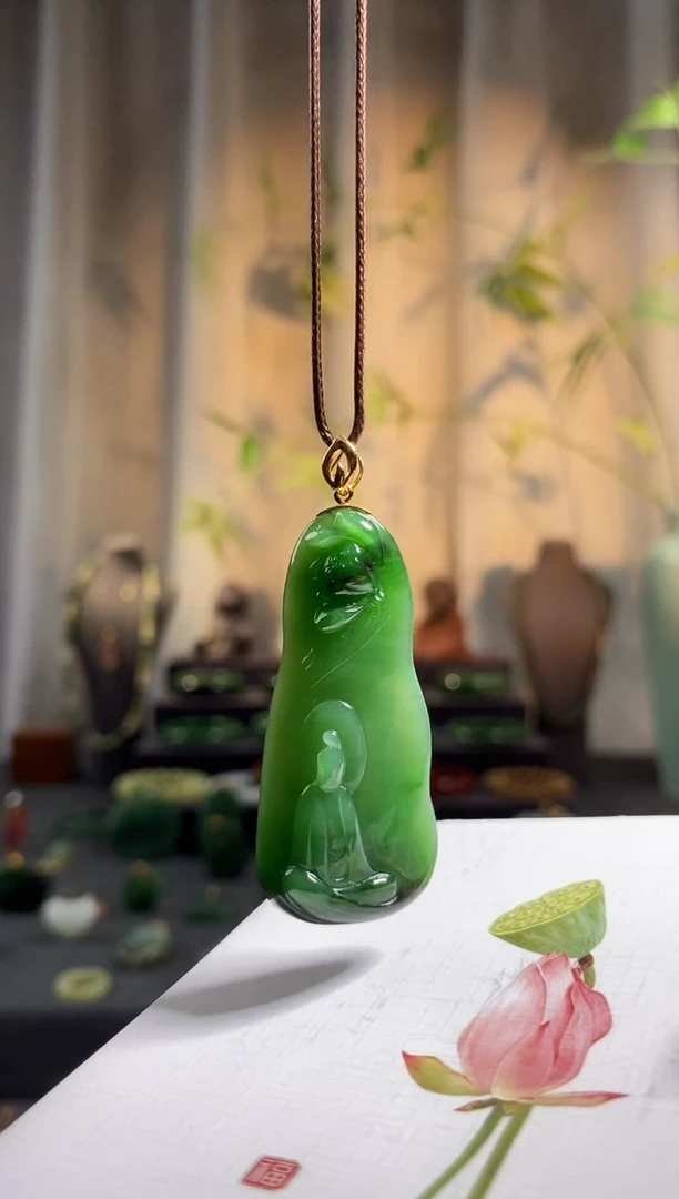 颈饰18K金镶嵌和田玉，碧玉老红皮——悟道（花开见佛）
