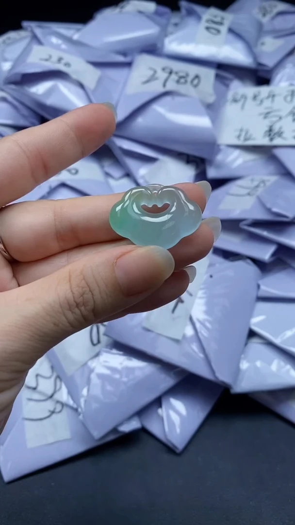 翡翠未镶嵌吊坠(赠链)（加扣头）145