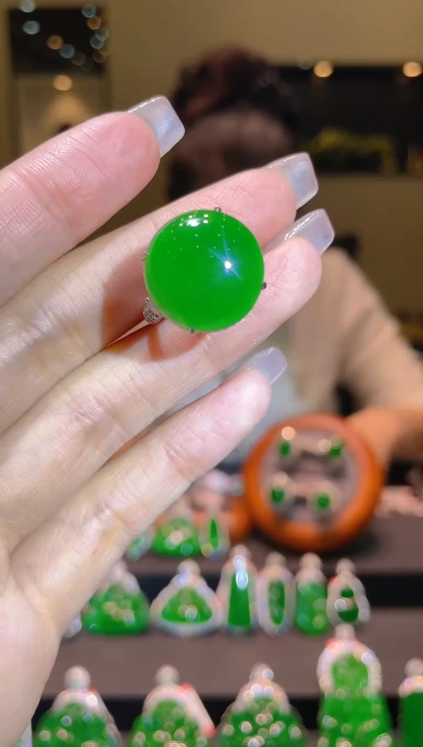 【闪购商品】翡翠吊坠(不含链)18K金镶嵌A40