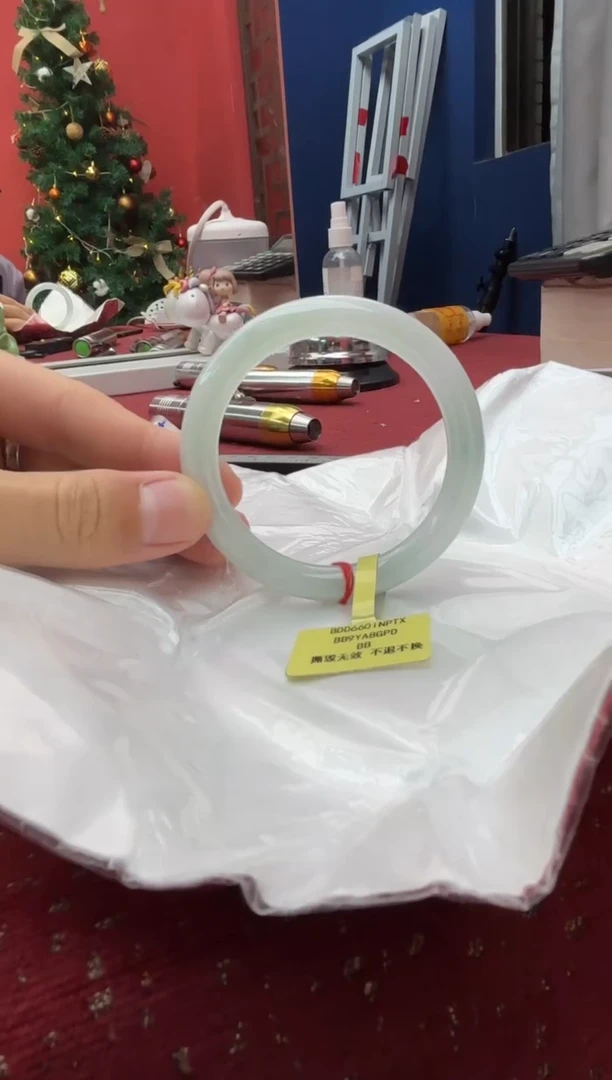 未镶嵌手镯（圆镯）翡翠翡翠手镯1