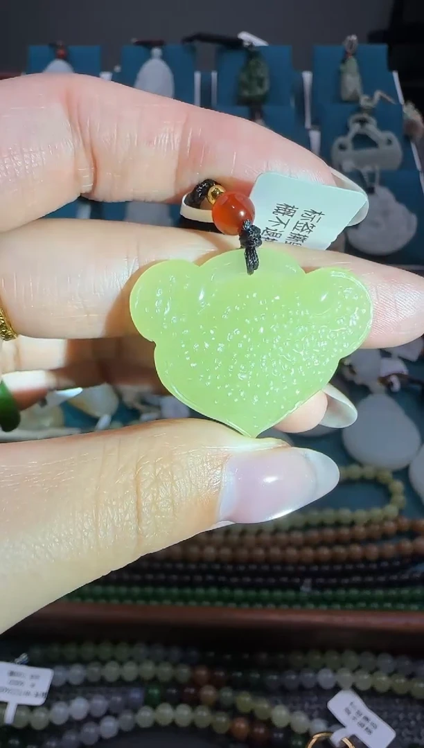 颈饰未镶嵌和田玉吊坠