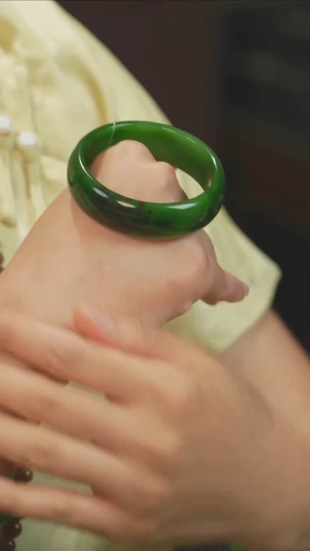 未镶嵌手镯和田玉（碧玉）轮胎53+