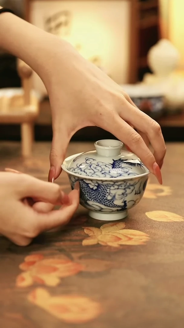 M3004/陶瓷青花穿云龙盖碗