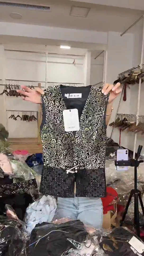 马甲       M码       80-105斤