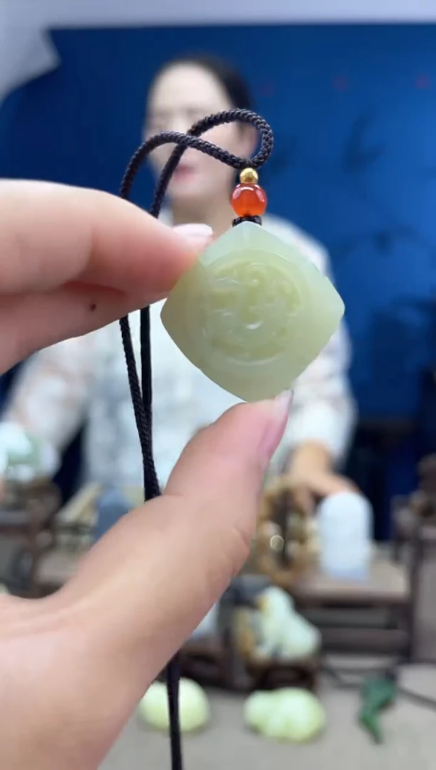 和田玉未镶嵌颈饰1