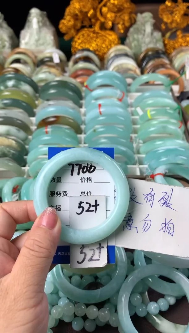 【闪购商品】蛇纹石玉手镯未镶嵌7700