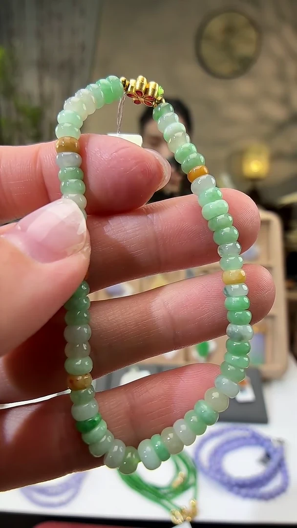 颈饰未镶嵌翡翠手串