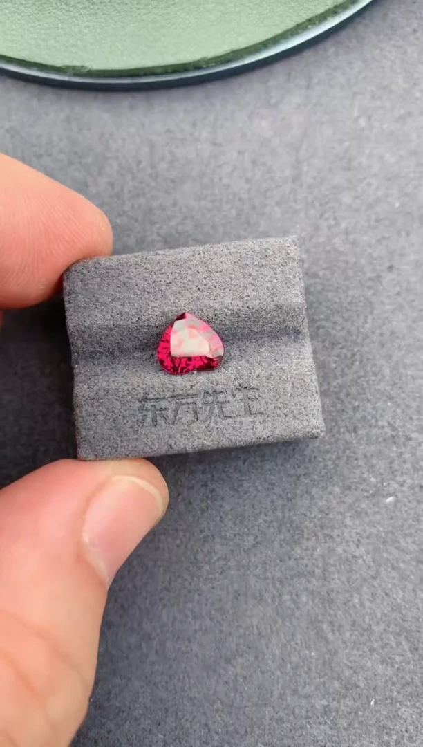 未镶嵌裸石石榴石1.5ct 镁铝榴石 定制