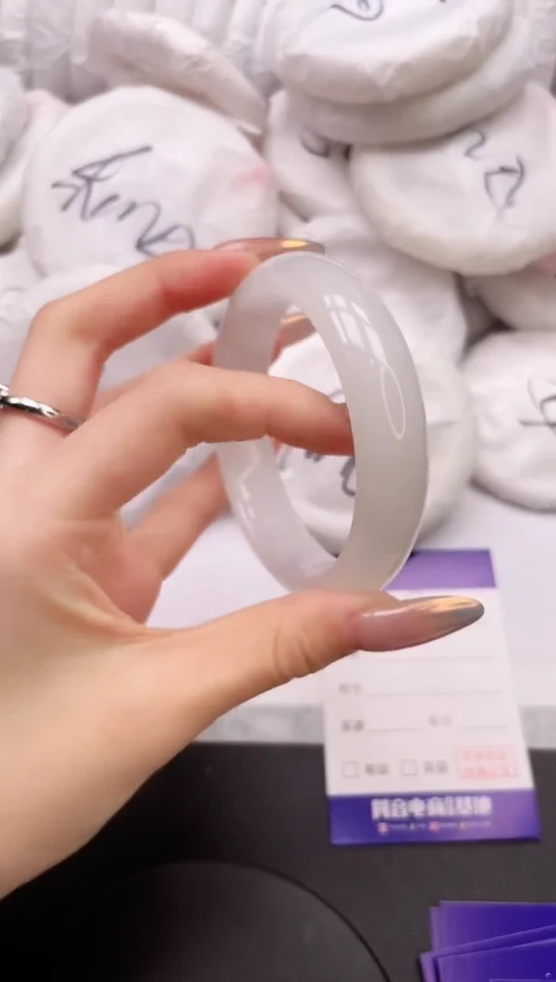 【闪购商品】石英质玉手镯未镶嵌26K80-60