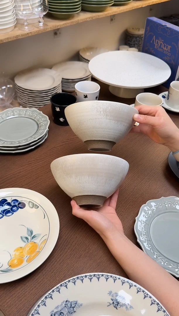 手作细圈纹收底大碗一只瑕疵款气孔黑点