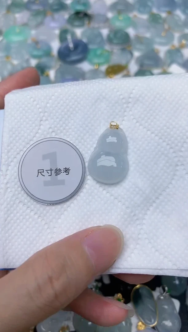 颈饰18K金镶嵌翡翠天然A货翡翠
