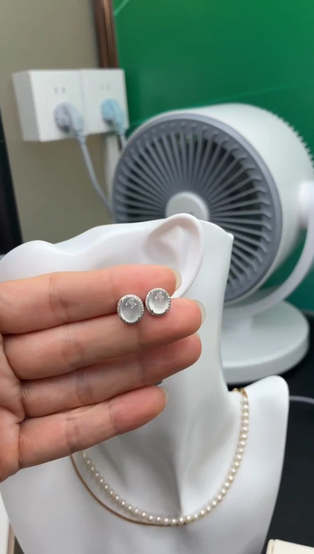 颈饰18K金镶嵌翡翠天然翡翠A货