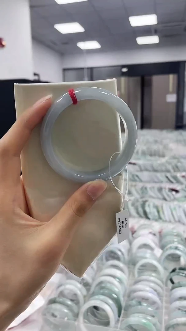 翡翠手镯未镶嵌手镯56