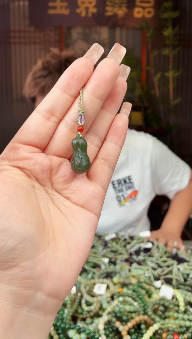 和田玉未镶嵌颈饰拍一发一