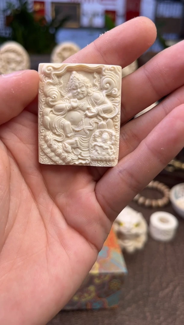 吊坠猛犸象牙黄CC