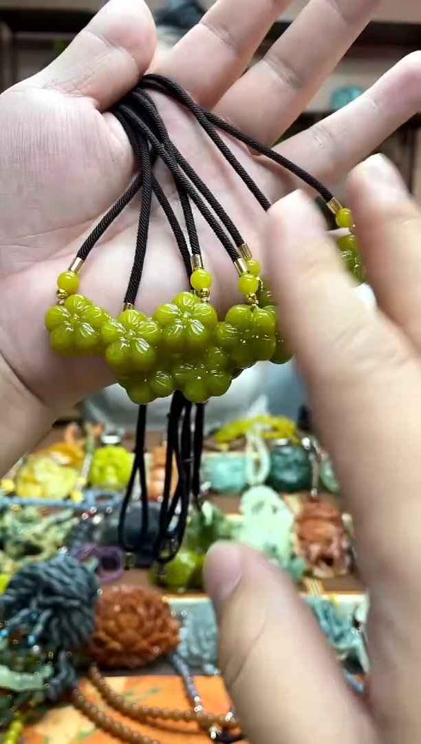 未镶嵌岫玉吊坠多样性发货发其中之一