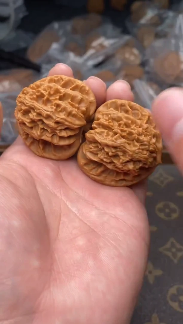 【闪购商品】文玩核桃把件G50号40尺霞云岭