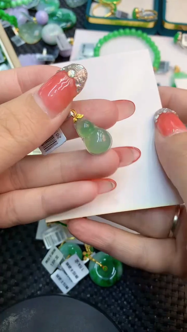 颈饰18K金镶嵌翡翠1