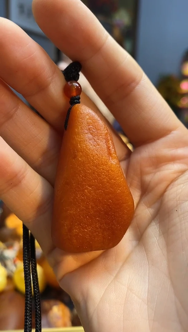 未镶嵌颈饰琥珀吊坠