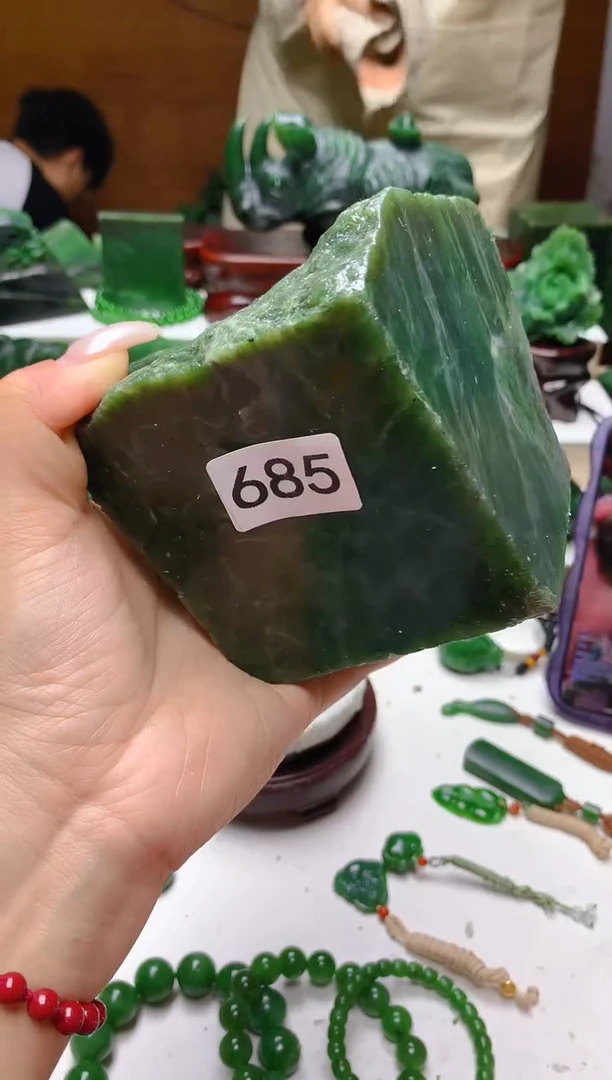 未镶嵌和田玉（碧玉）珠宝半成品1