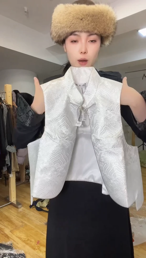 马甲 L码       120斤  瑕疵