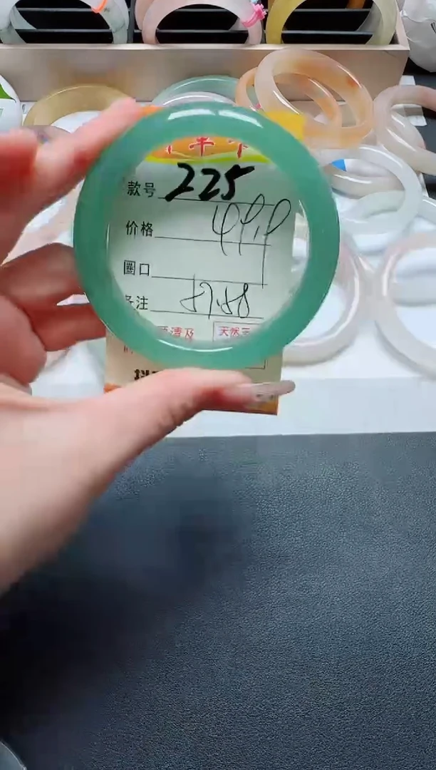 【闪购商品】石英质玉手镯未镶嵌225