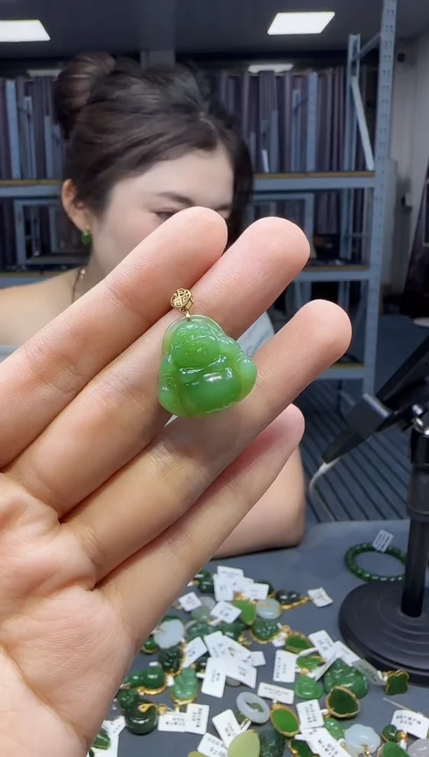 和田玉18K金镶嵌挂件1