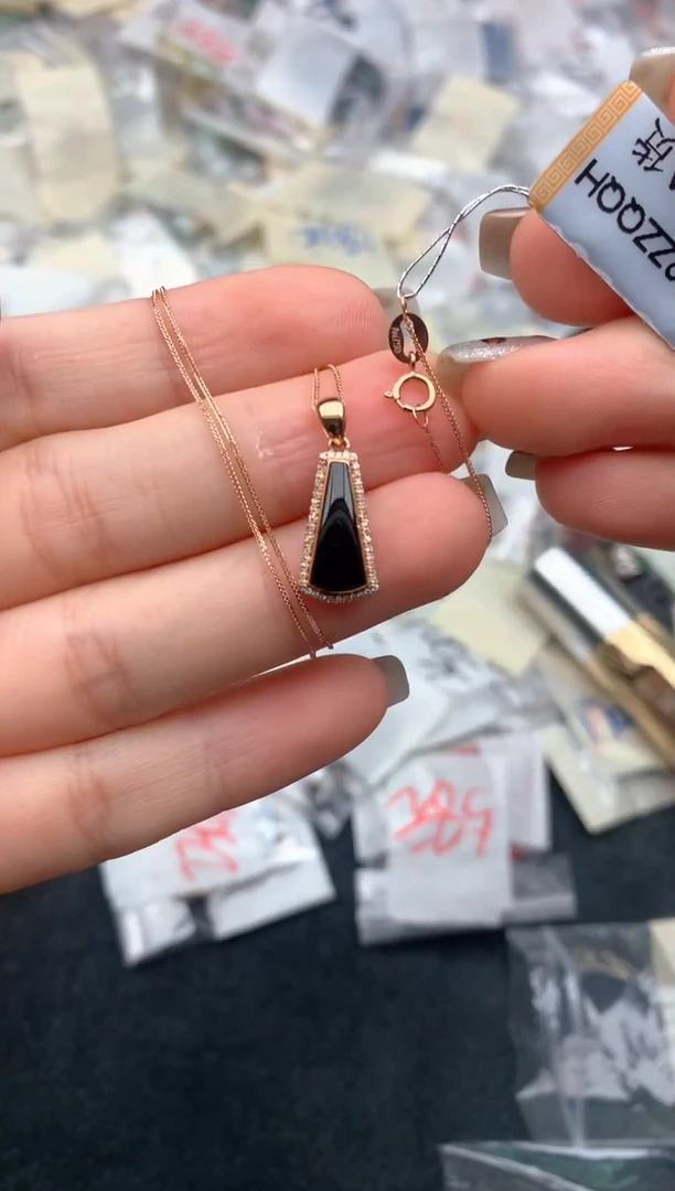 18K金镶嵌挂件翡翠一