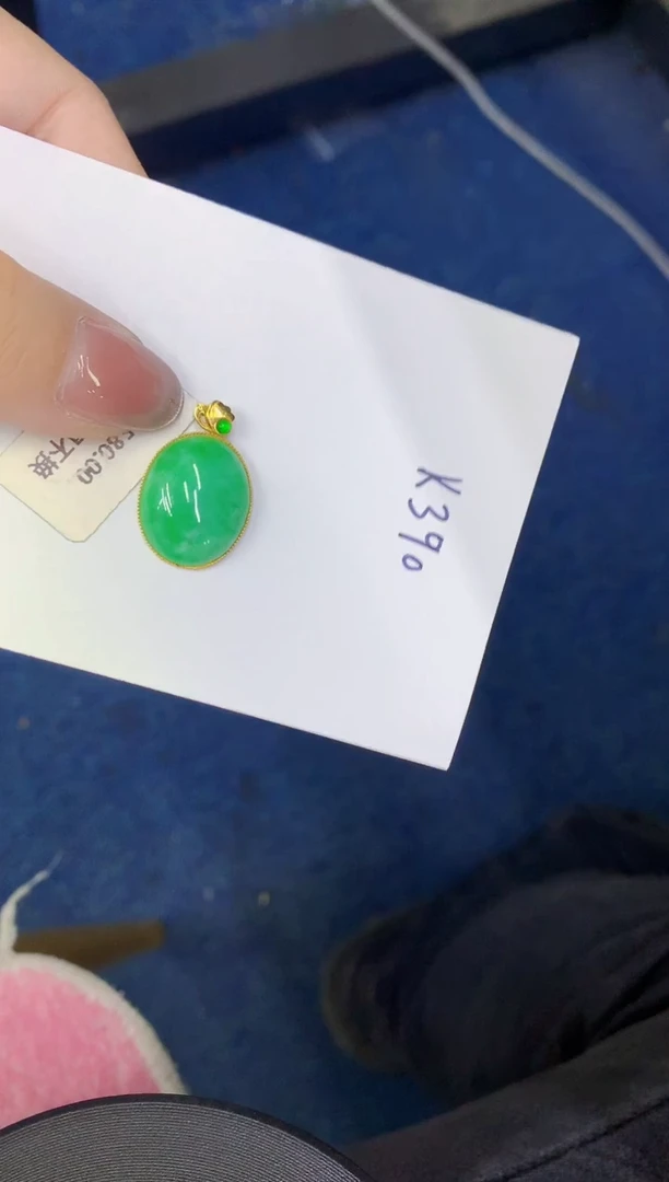 颈饰18K金镶嵌翡翠缅甸天然翡翠A货