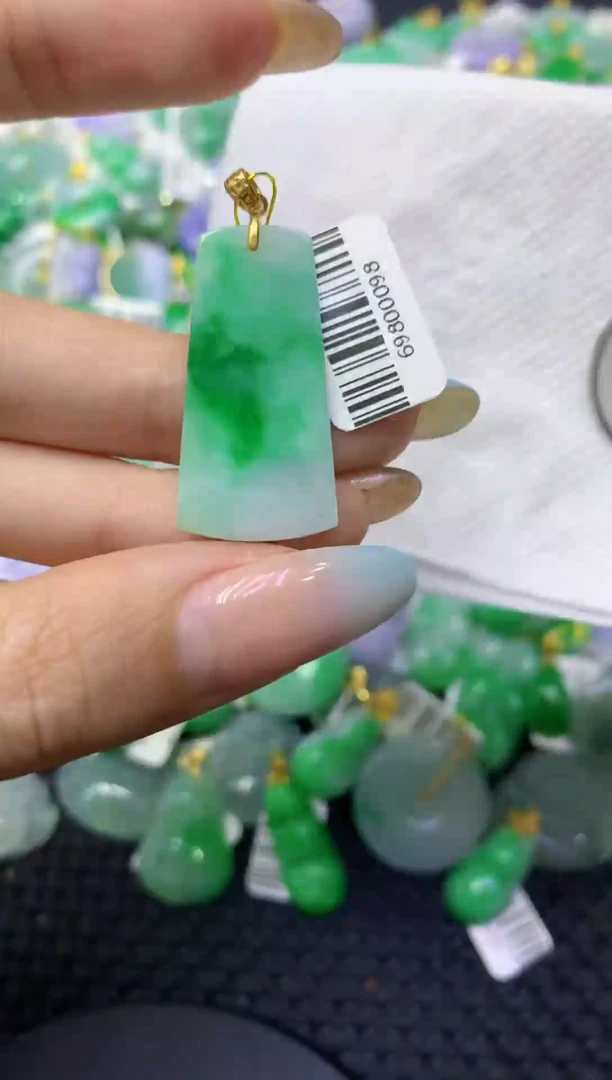 颈饰未镶嵌翡翠天然缅甸翡翠A货